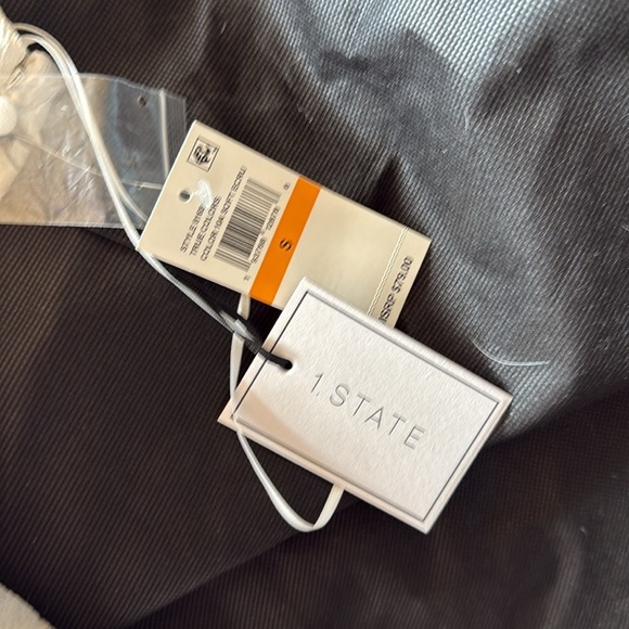 White Sleeveless Top - Picture 4 of 4